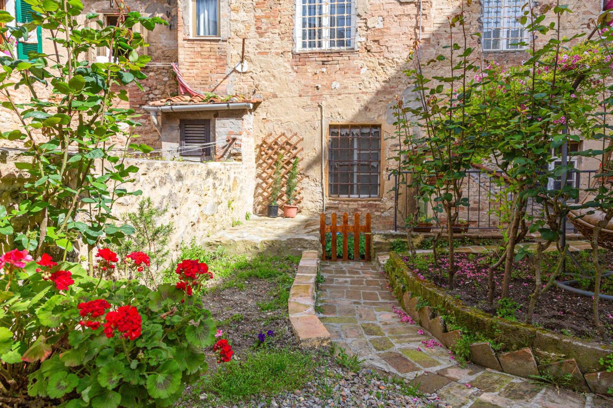 Il Cantuccio- Appartamento In Centro Con Giardino Βολτέρρα Εξωτερικό φωτογραφία