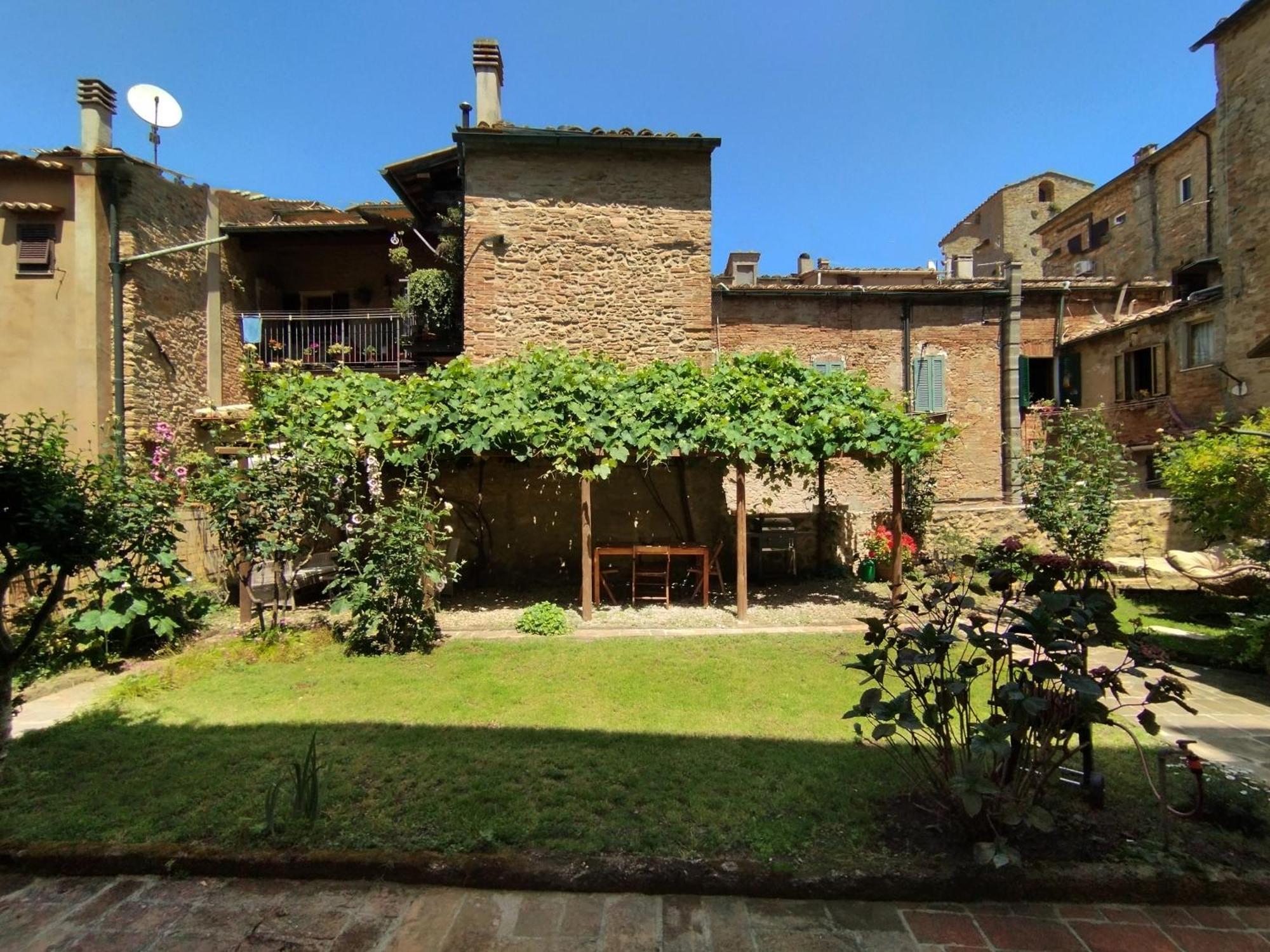 Il Cantuccio- Appartamento In Centro Con Giardino Βολτέρρα Εξωτερικό φωτογραφία