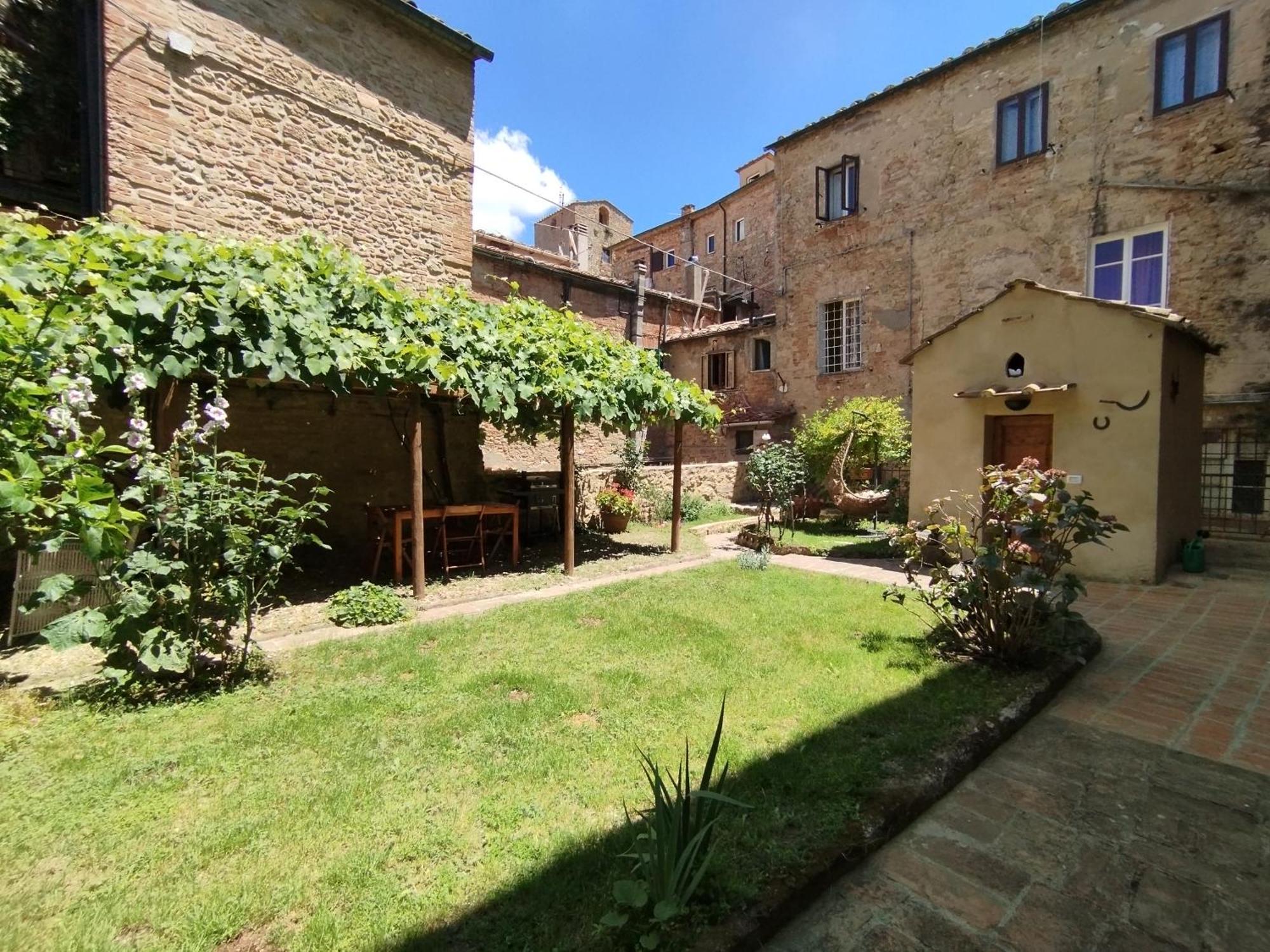 Il Cantuccio- Appartamento In Centro Con Giardino Βολτέρρα Εξωτερικό φωτογραφία